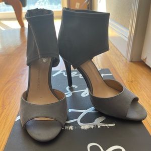 Banana Republic beautiful heel